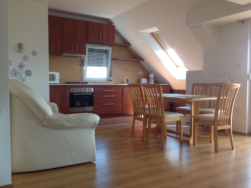 Bella Apartman Balatonfured Ruang foto